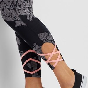 Maurice’s grey floral active leggings